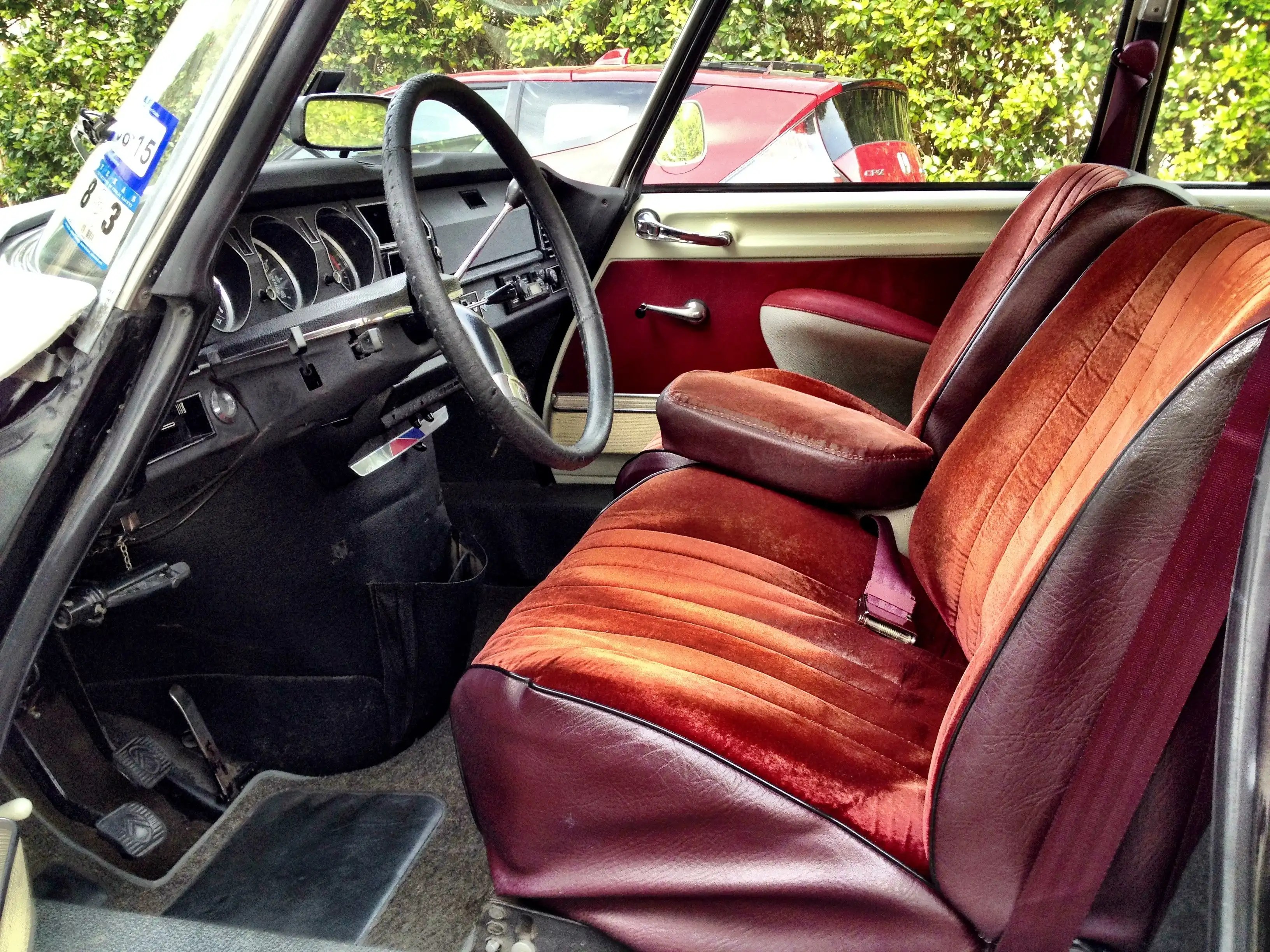 Red velvet interior of a 1971 Citroen DSuper A DS Guy