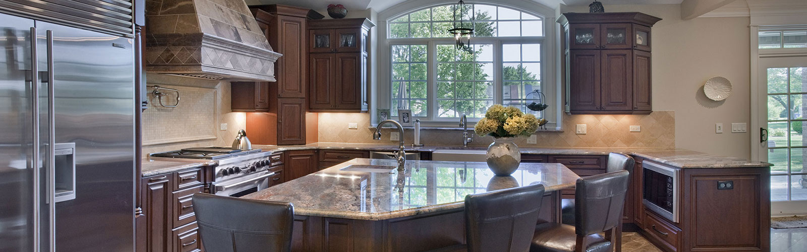 Custom Kitchen & Bath Wood & Melamine Kitchen