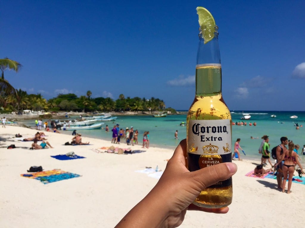 How to Protect Your Belongings on the Beach