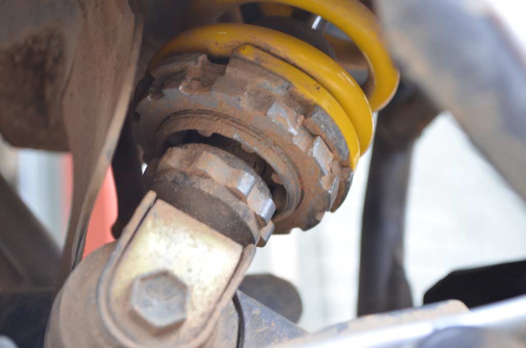 Consider These 5 Tips Before You Lower a Motorcycle