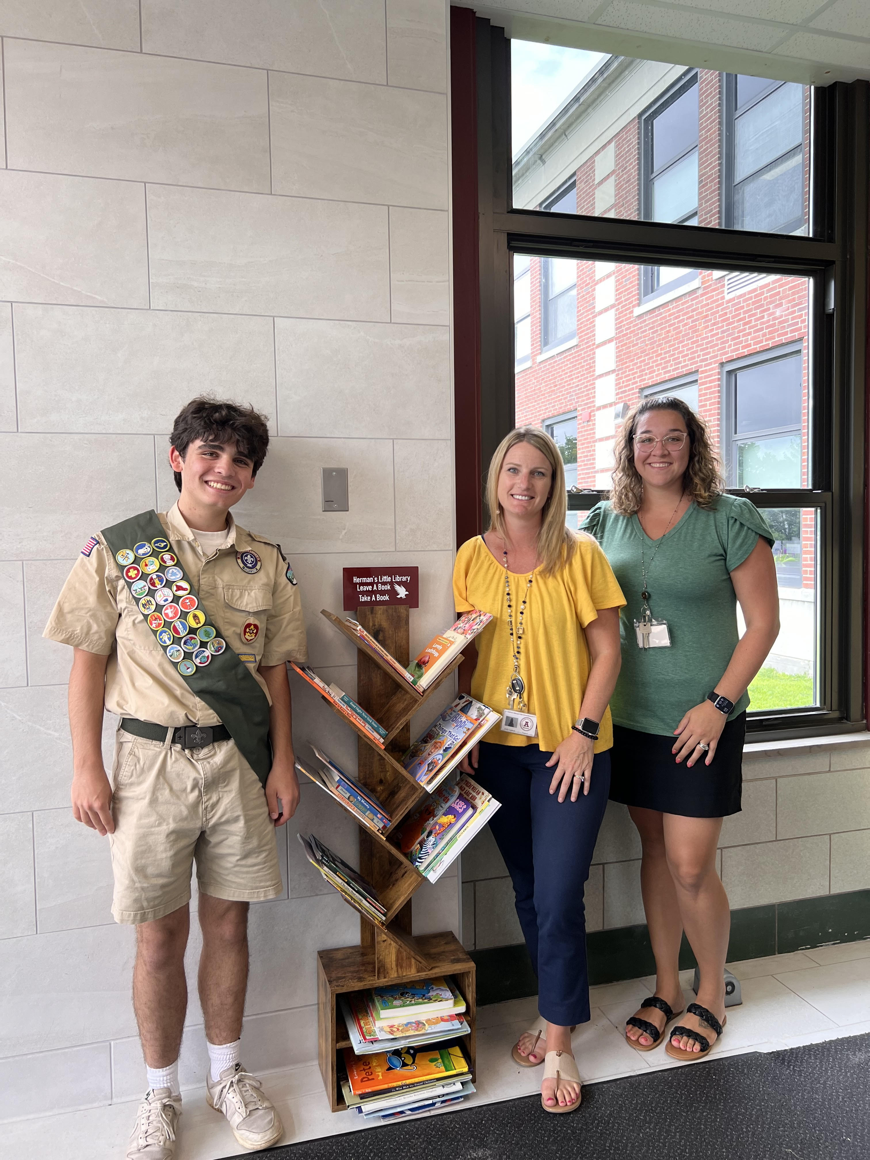 Auburn student builds, donates little libraries to elementary schools