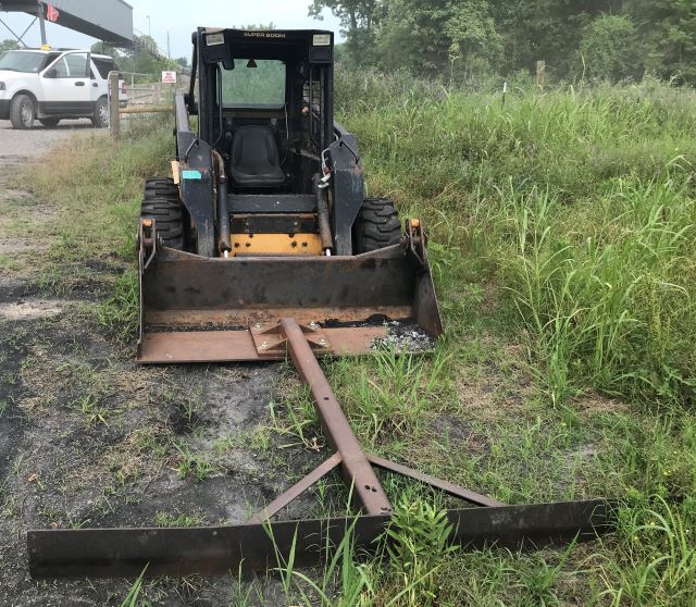 1998 New Holland LX885 Skid Steer w/ Bucket (9800011) Item Inquiry