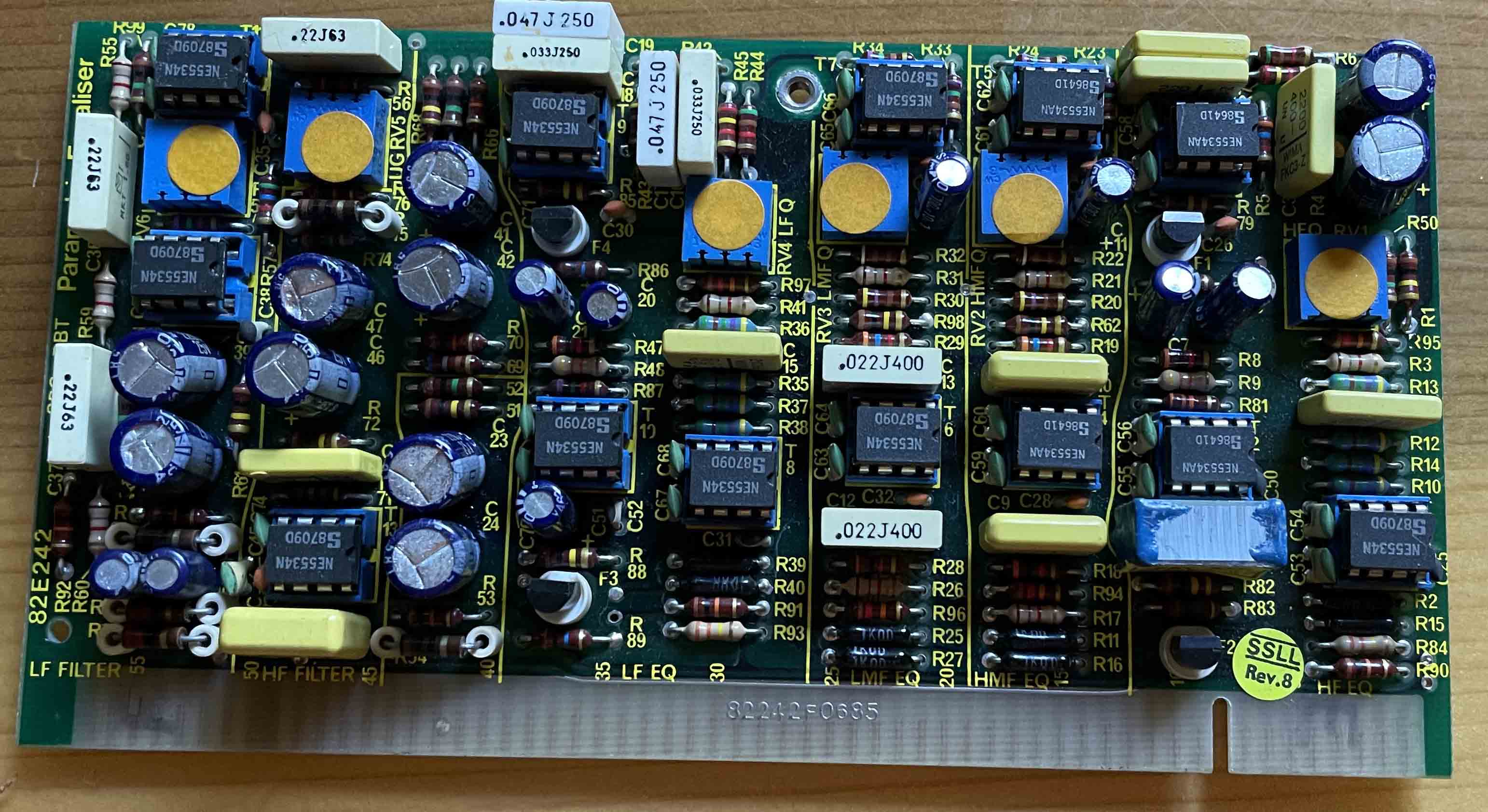 82e242 Parametric Equaliser - AES Pro Audio