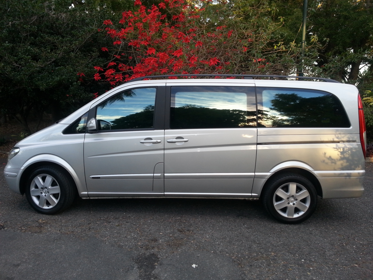 Mini Van Hire Stretch Limousine Hire in Gold Coast A Gold Cost Limousine