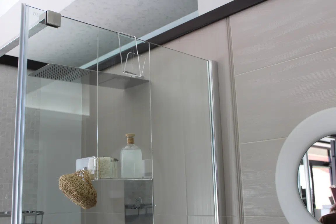Portasapone mensola doccia in plexiglass con porta asciugamani Agplex