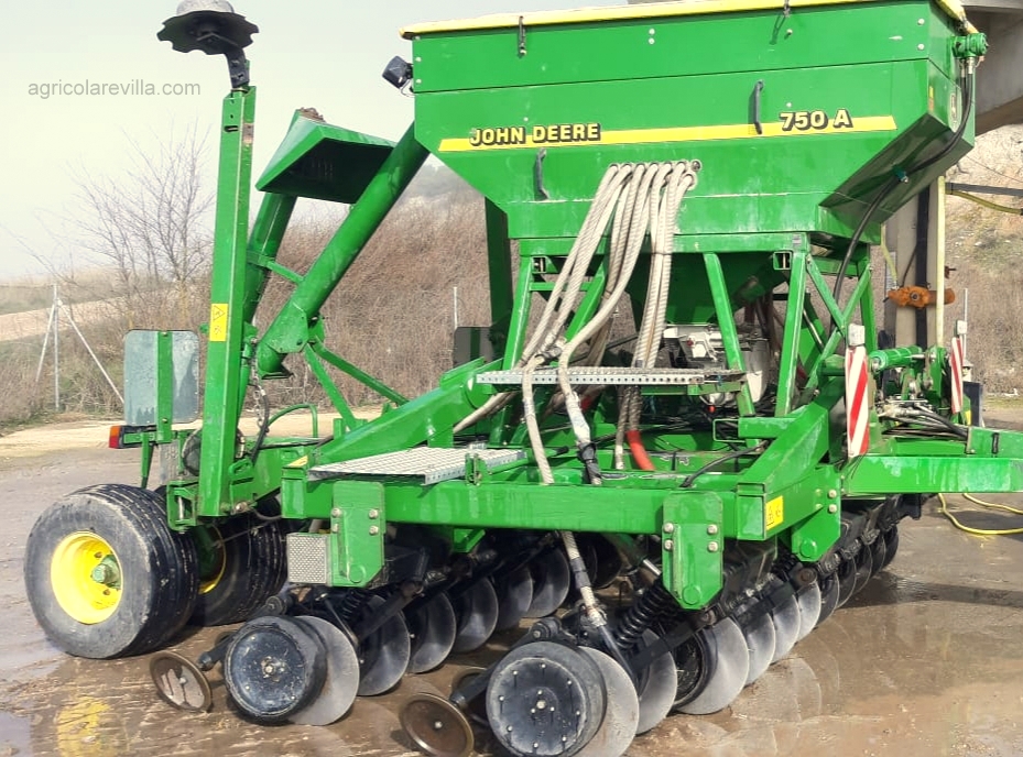 Sembradora de ocasión arrastrada John Deere modelo 750 A