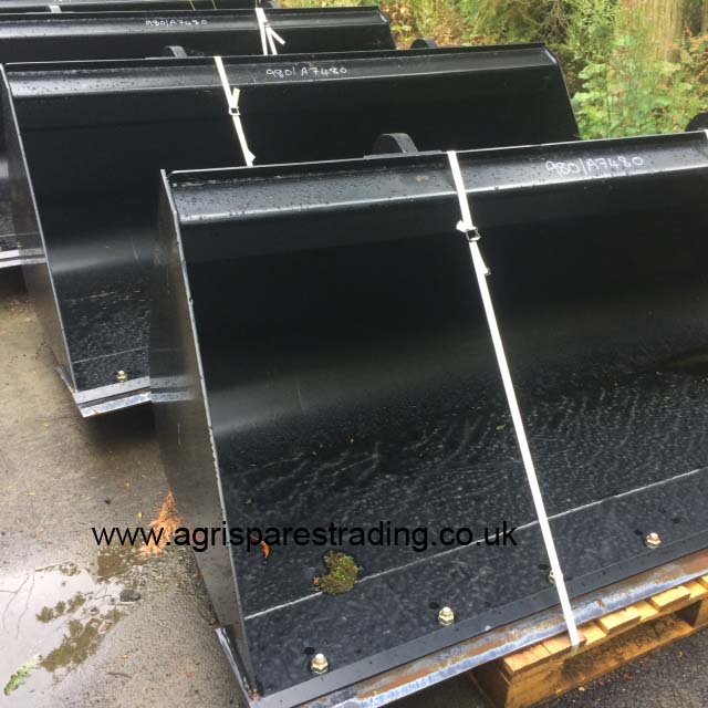JCB 1 Cubic metre bucket with Q Fit Brackets • Agrispares Trading Co