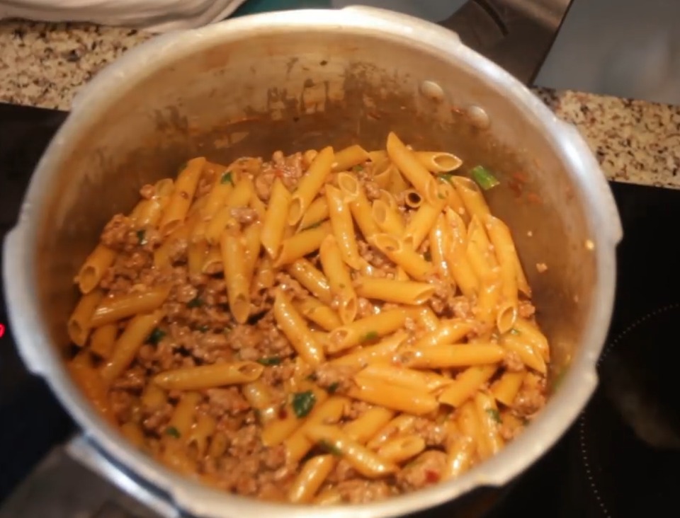 MACARRÃO CREMOSO NA PANELA DE PRESSÃO Veja a Receita