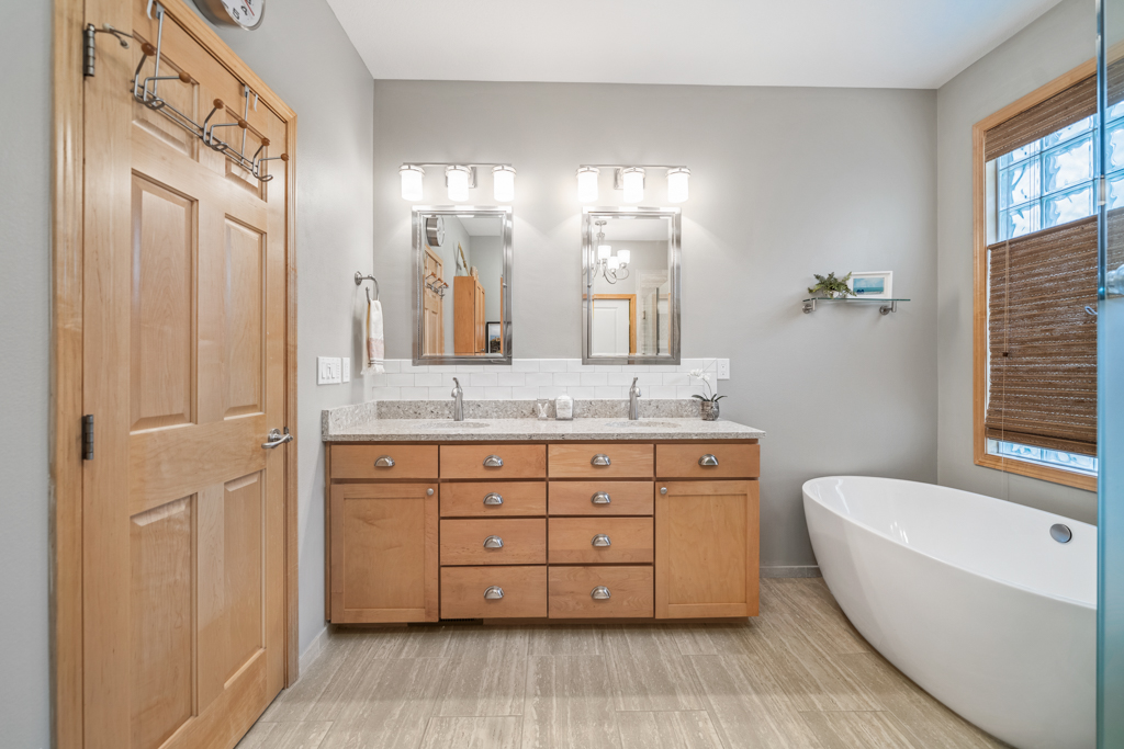 Modern Style Bathroom Remodel In Des Moines AIM Kitchen & Bath