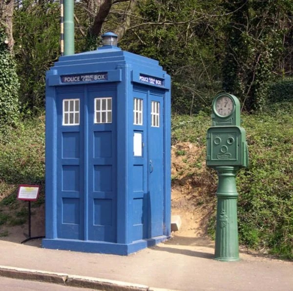 Call Boxes include Iconic blue police call boxes in the UK