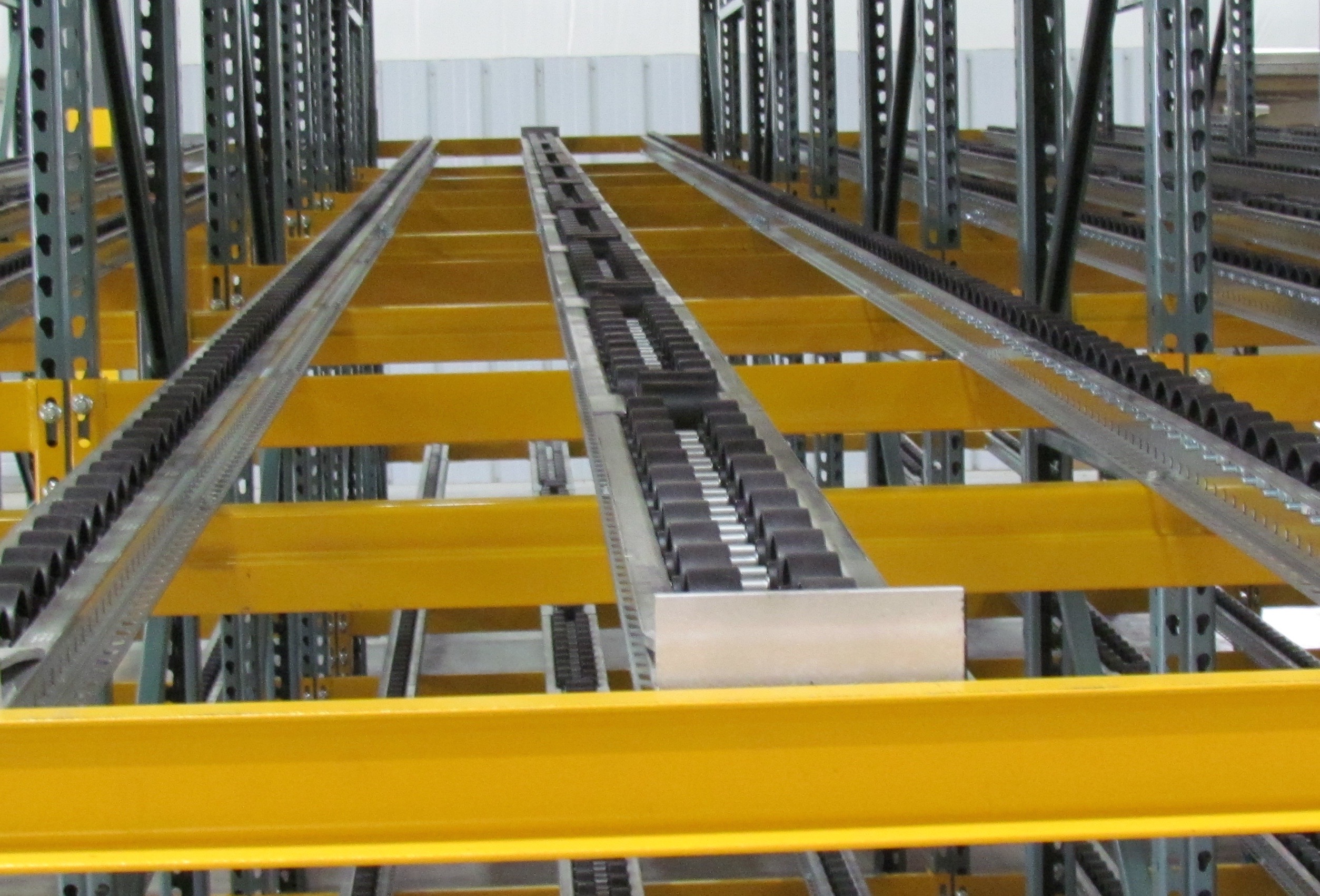 Increase Warehouse Efficiency with Pallet Flow Rack