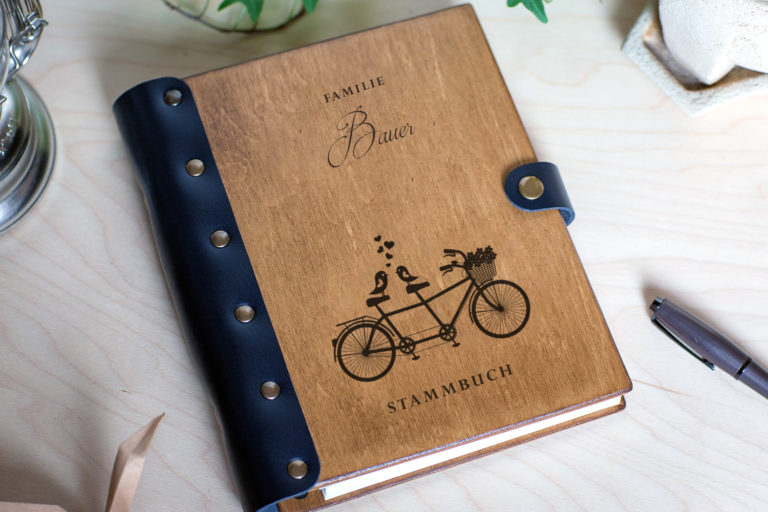 Stammbuch aus Holz mit Gravur Tandem