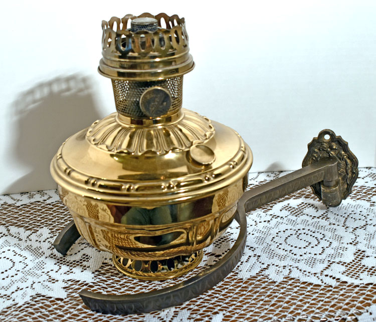aladdin lamp model 7 bracket lamp complete with original open end bracket