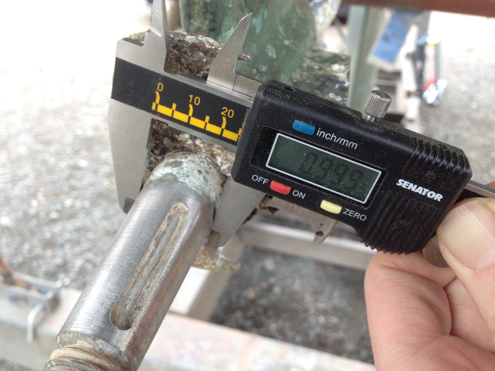 Measuring shaft with callipers