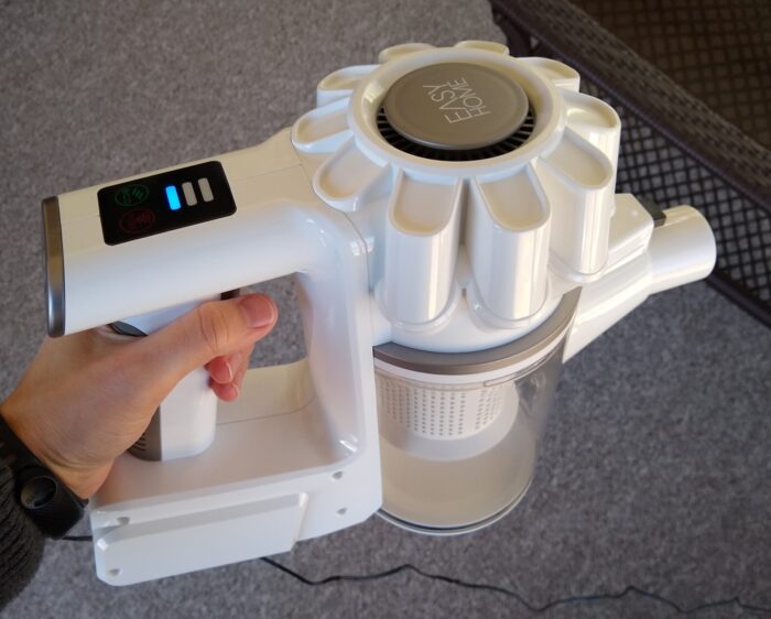 Easy Home Cordless Cyclonic Stick Vacuum ALDI REVIEWER(04)