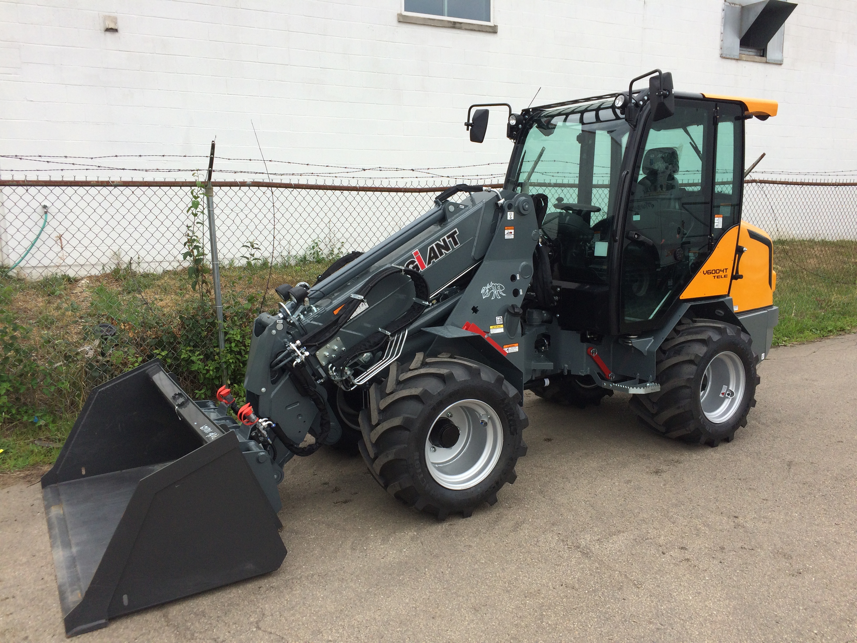 Giant V6004T TELE / Compact Wheel Loader / New & Demonstrator
