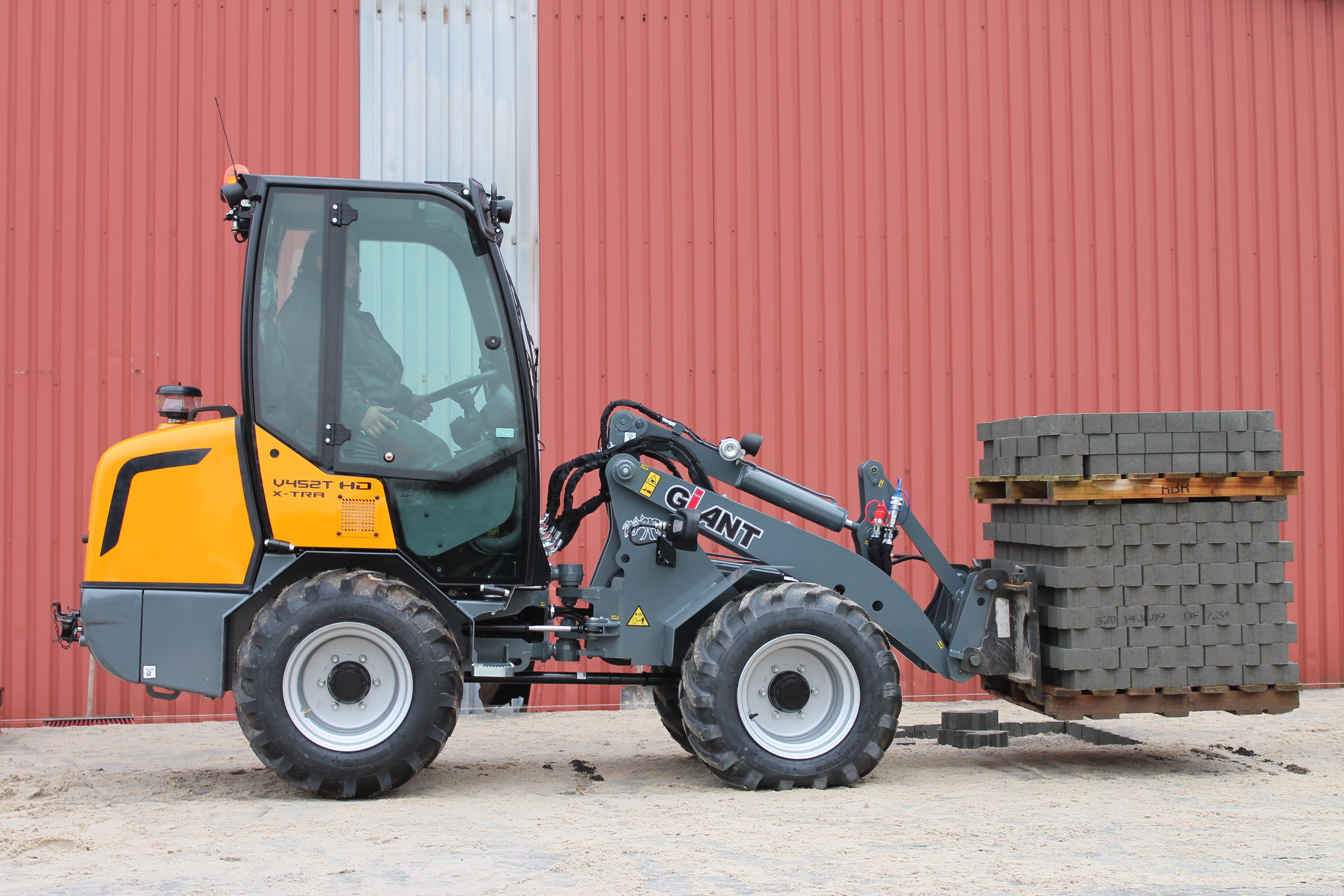 Giant V452 HD / Compact Wheel Loader / New & Demonstrator