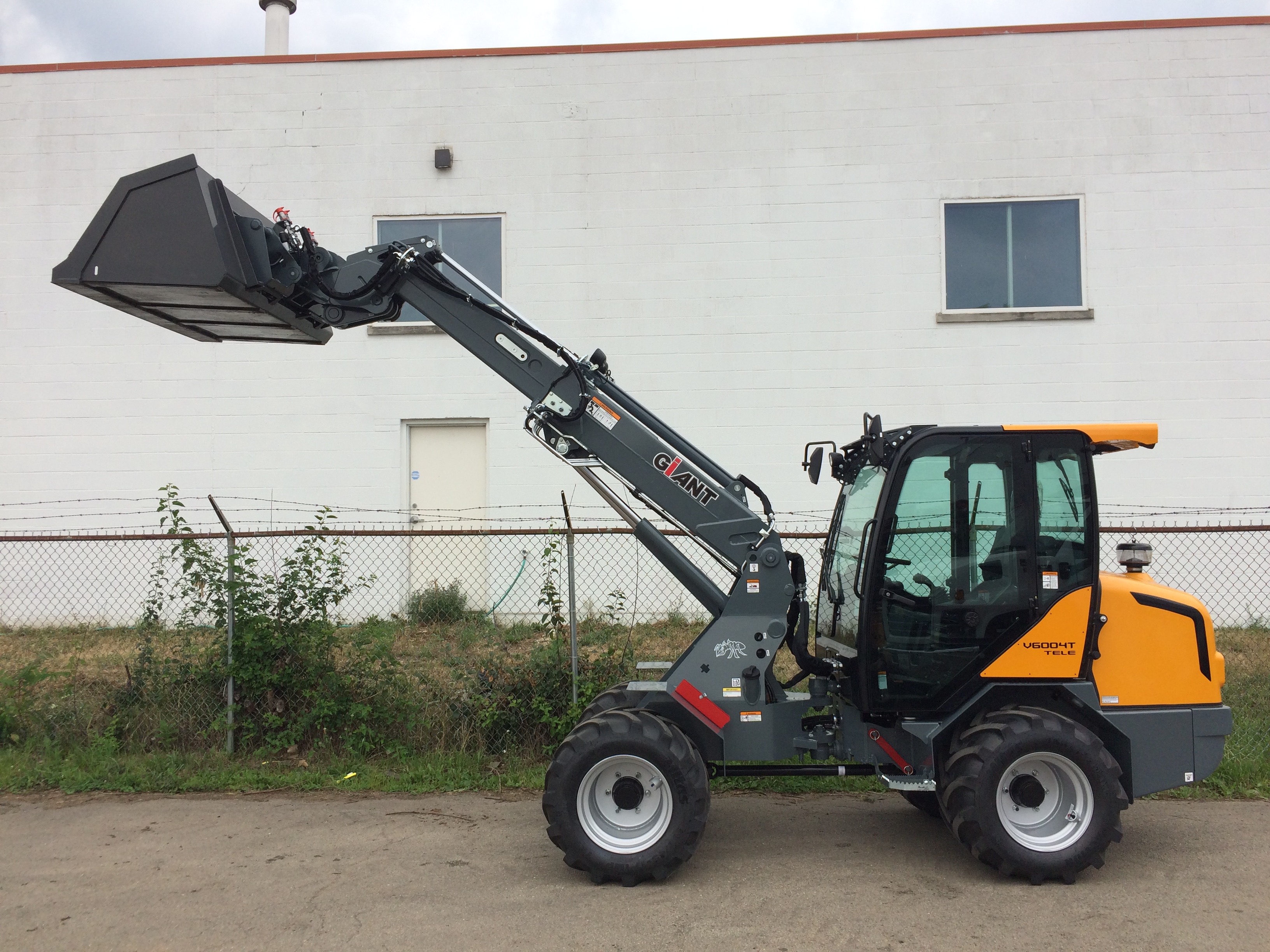 Giant V6004T TELE / Compact Wheel Loader / New & Demonstrator