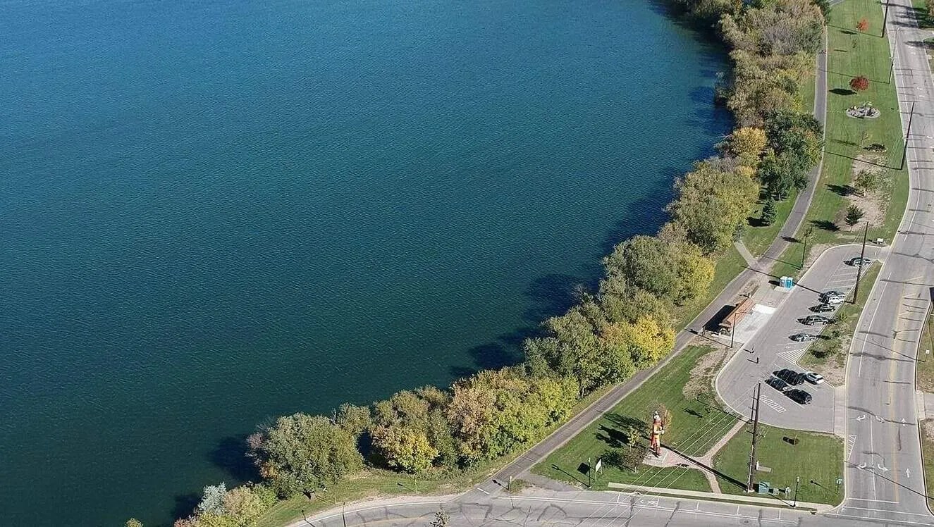 Autumn Real Estate in Alexandria / BY CRAIG MISCHE