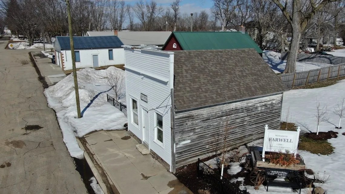 FARWELL RISING / BY CRAIG MISCHE