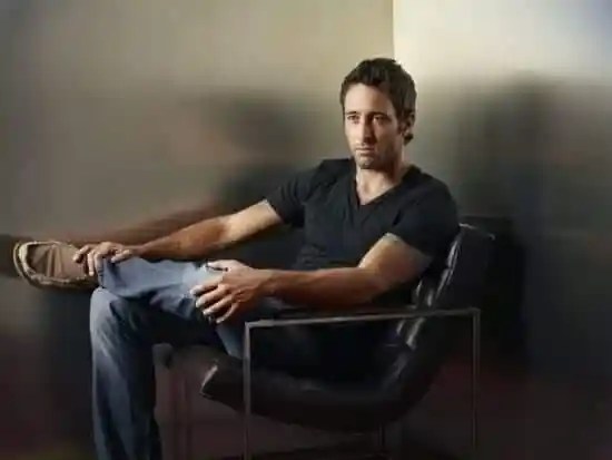 alex O'loughlin in Three Rivers