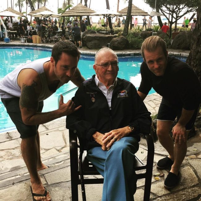 alex o'loughlin with pearl harbor veterans