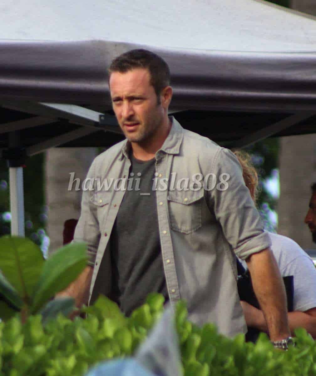 Alex O'Loughlin behind the scenes at shrimp truck