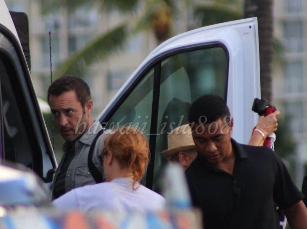Alex O'Loughlin behind the scenes at shrimp truck