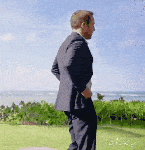Alex O'Loughlin tinking
