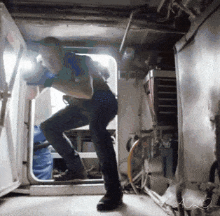 Alex O'Loughlin crouching