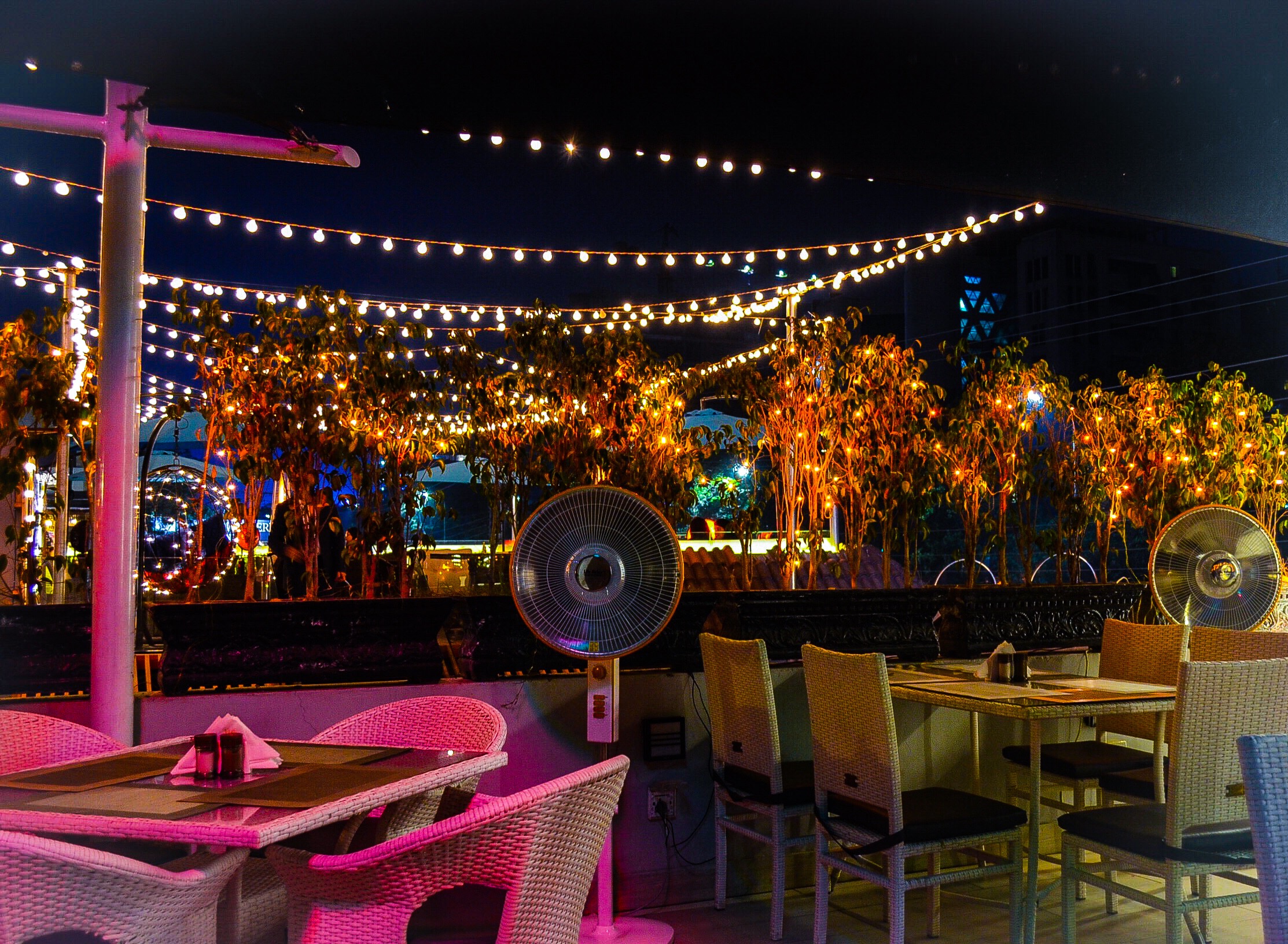 Lahore’s Top 5 Romantic Rooftop Restaurants & Cafes Page 3 of 5
