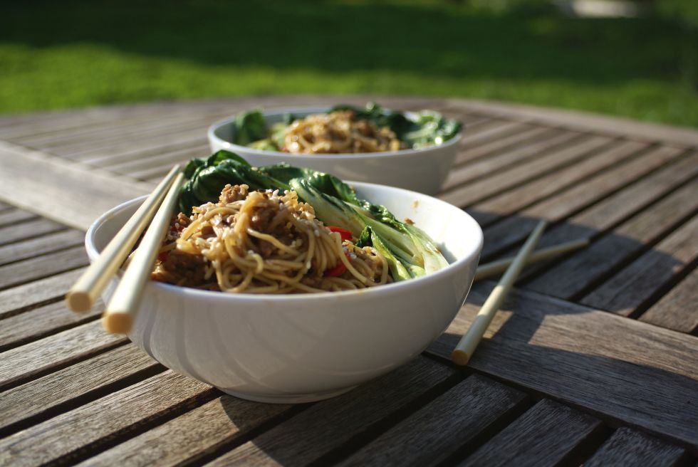 Easy sesame pork noodles. Try these this week. 