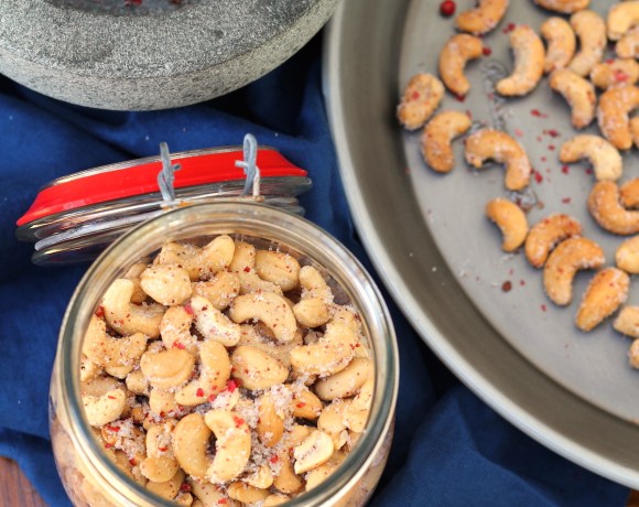 Pink Pepper roasted cashews