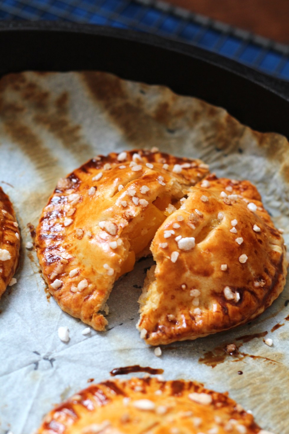 Fruit pies in 15 minutes. An easy mango pie recipe. Change the filling to suit whatever you have.