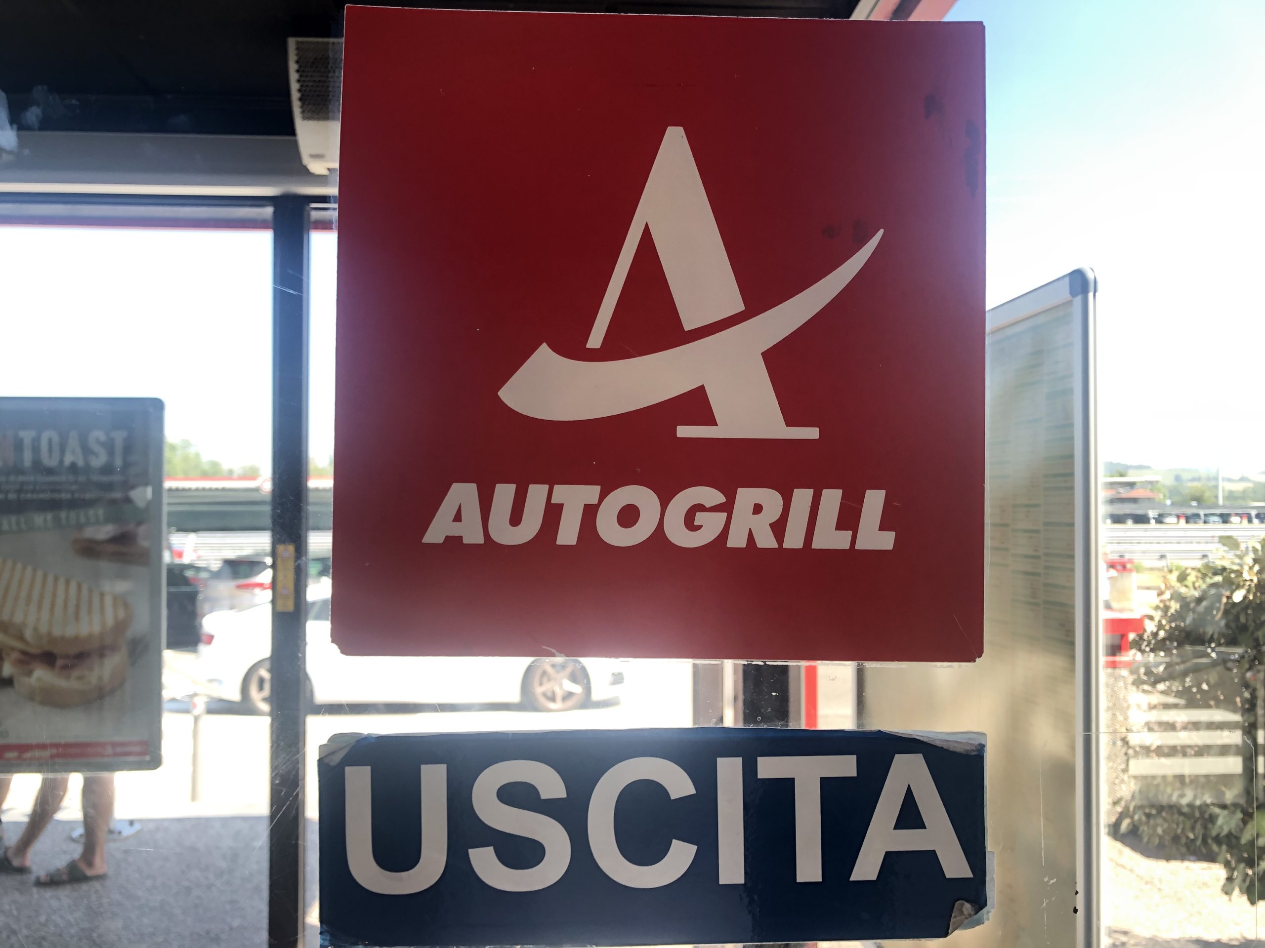 Autogrill dei miracoli con i maxi formati e gli sconti XXL. Funziona
