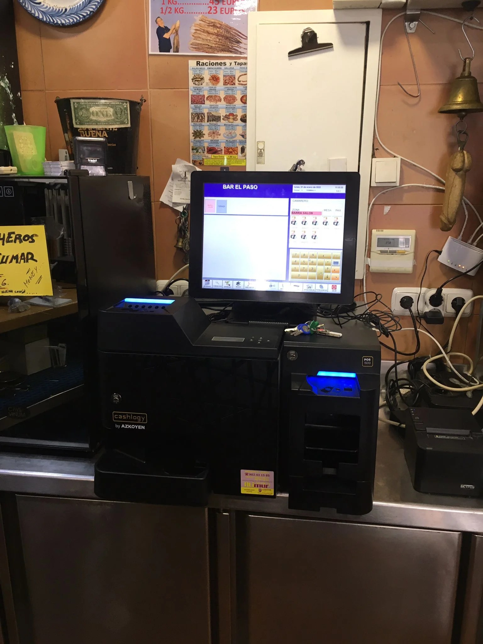 Bar El Paso. Motril (Granada) Cajon de cobro automatico Cashlogy.