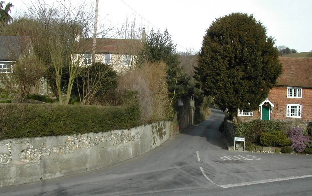 Map Tour The bottom of Slip Lane where it joins the Alkham Valley Road
