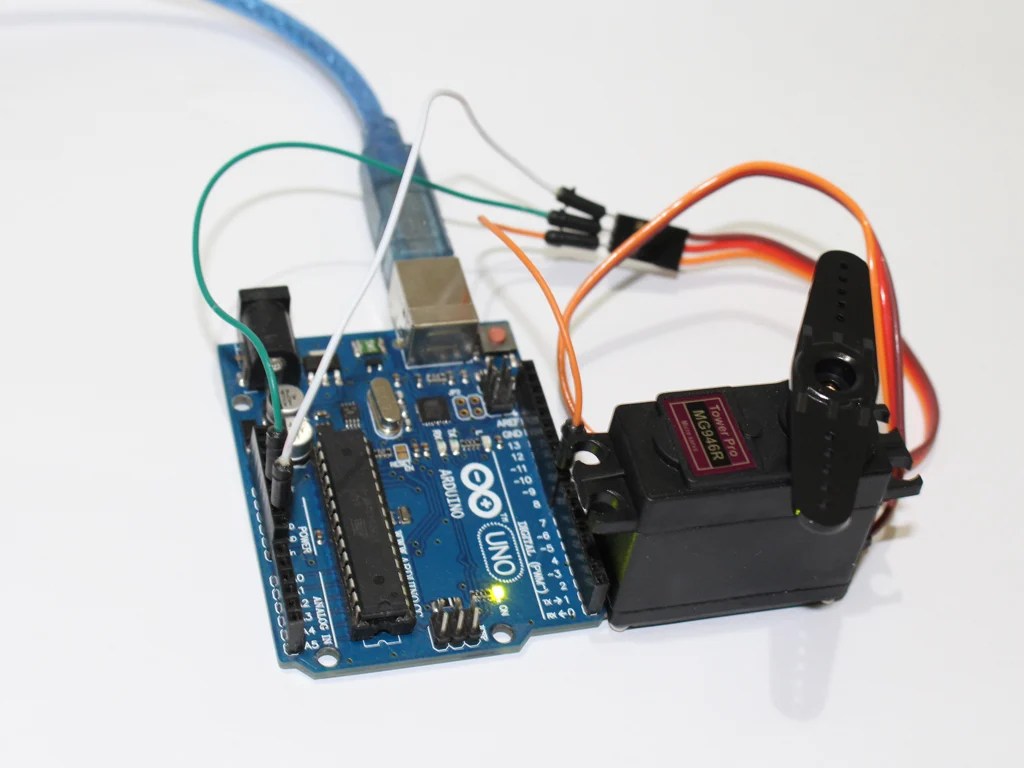 Servo Control with Arduino Through MATLAB Projects