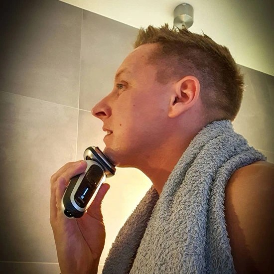 7 Best Electric Shavers For Sensitive Skin Path To Flawless Shaves With InDepth Guide