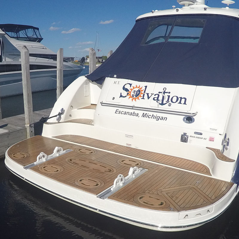 Dinghy chock davit system for dinghies and inflatable boats.