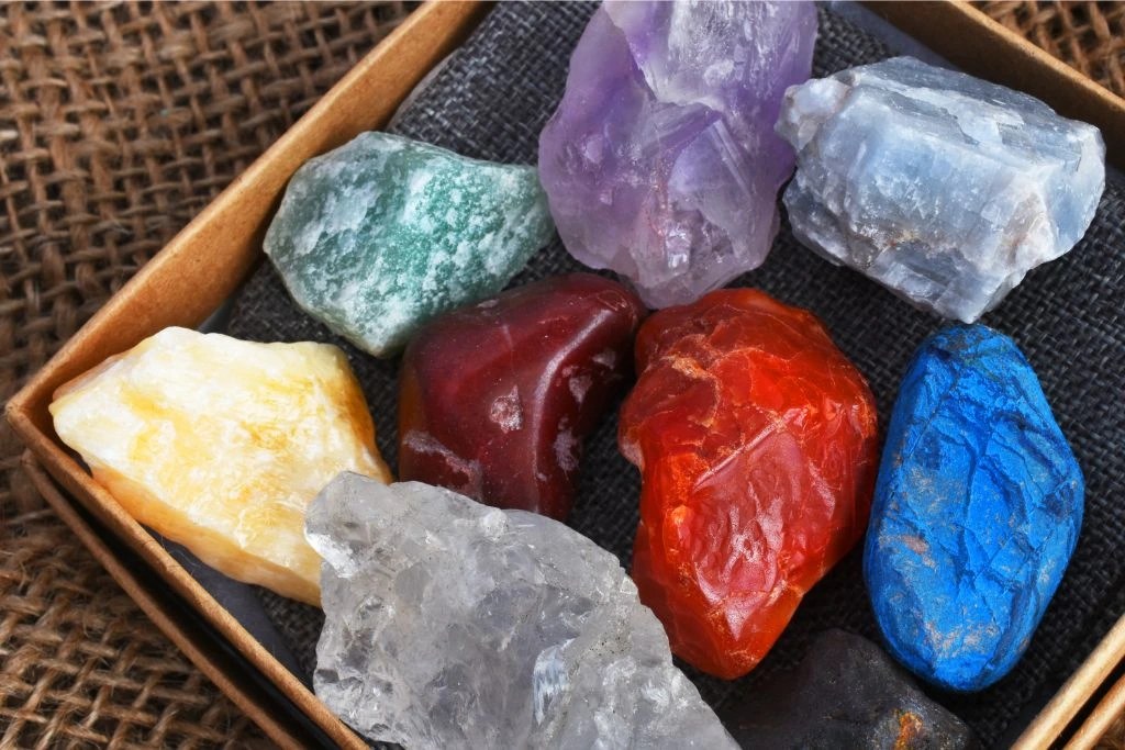 7 Chakra Crystals and The Meanings (with Chart) All Crystal