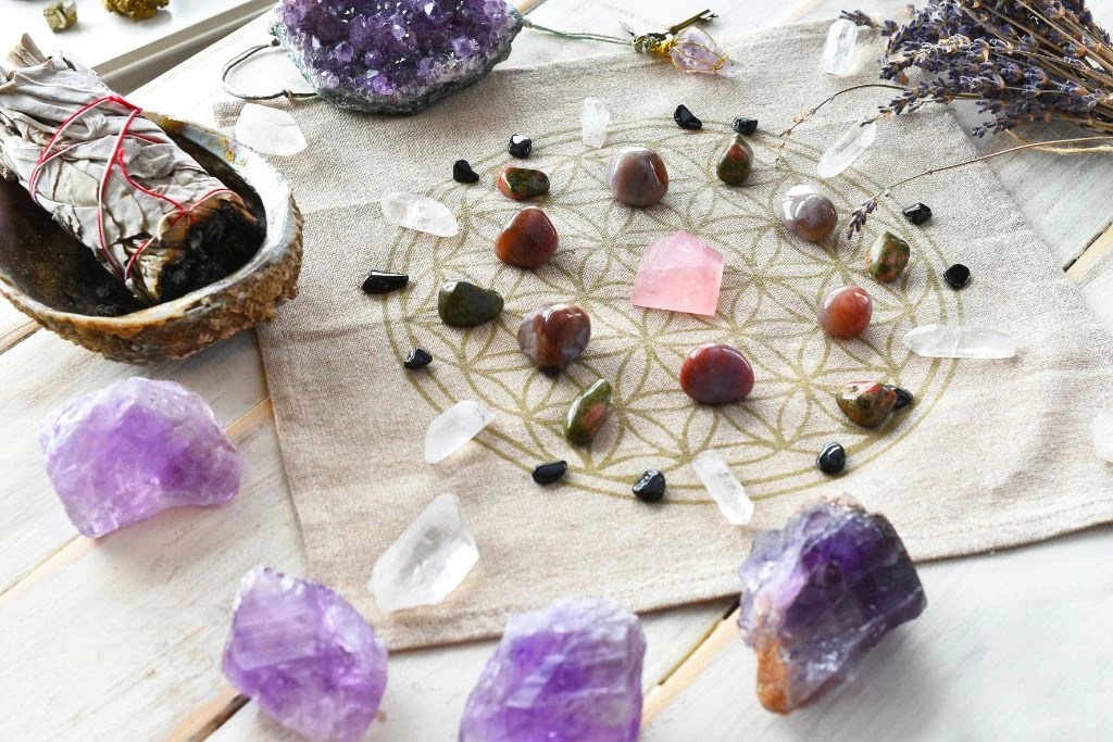 Guide to Crystal Grids & How to Make 7 Powerful Grids AllCrystal