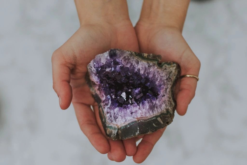How to Tell if a Rock is a Geode AllCrystal