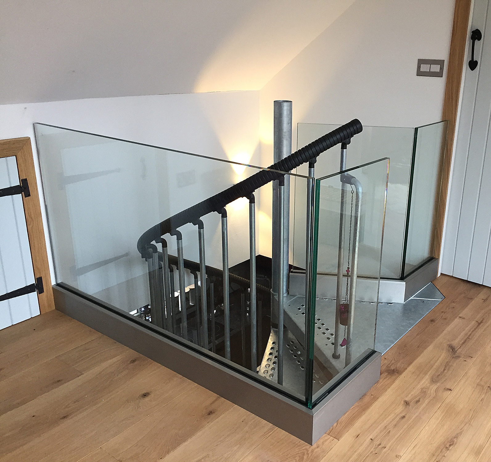 China 2022 High quality Fluted Glass Texture AG10 Onfloor All Glass