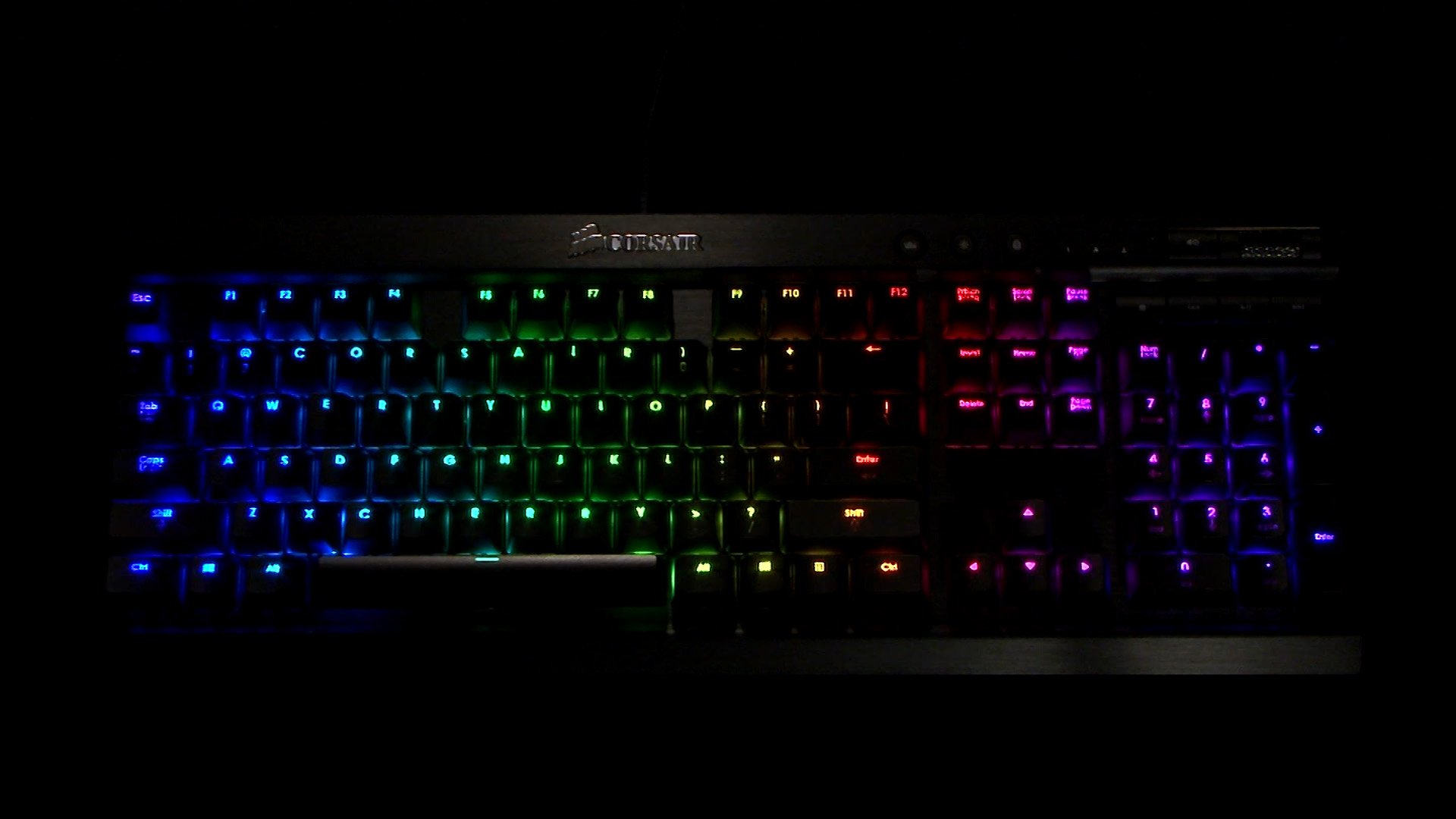 Corsair stellt Tastatur mit Cherry MX RGB vor