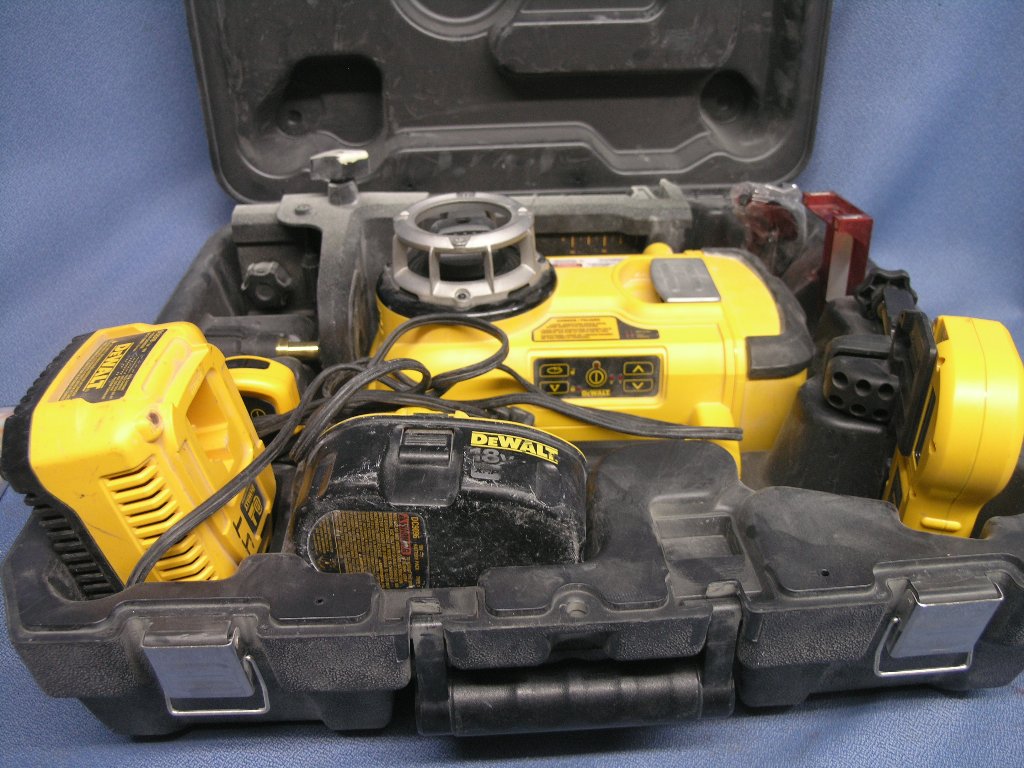 DEWALT Rotary Laser Level, SelfLevel, 3 Mode DW079 Stand DW0736