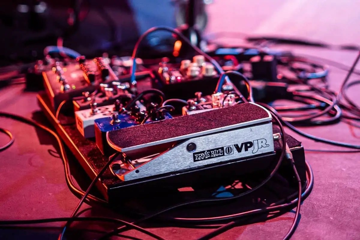What Is A Pedalboard A Complete Guide All Stringed