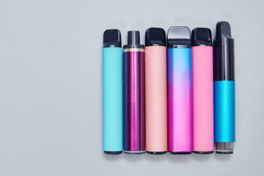 In 2023, which group uses disposable electronic cigarettes the most