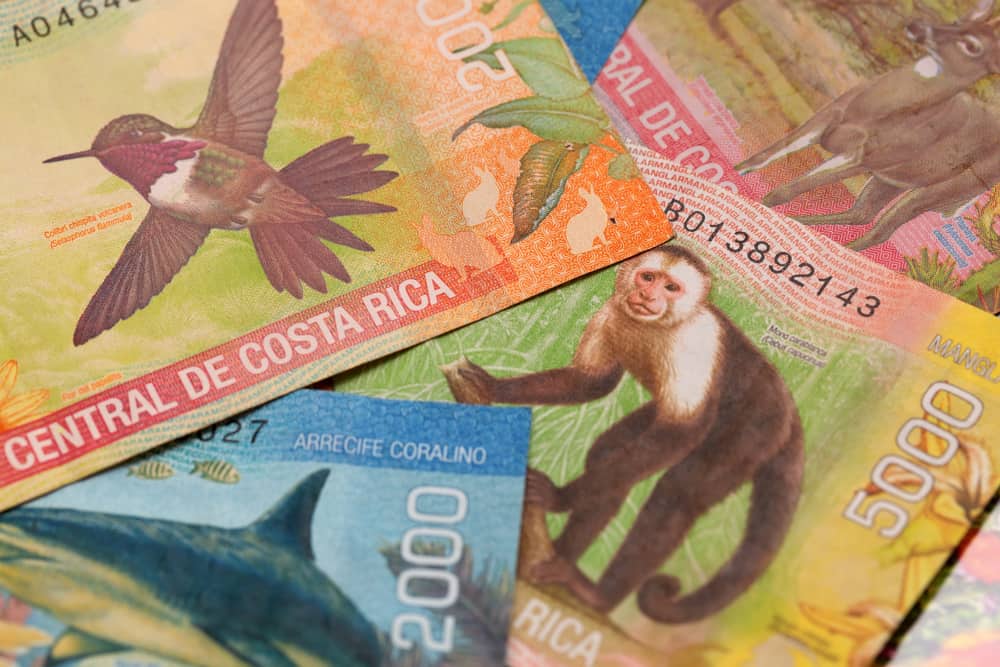Exchanging Money in Costa Rica (Guide to Maximizing Your Exchange)