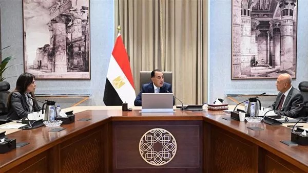 الحكومة تتلقى عروض من شركات عالمية لتنفيذ محطات تحلية مياه البحر الحكومة تتلقى عروض من شركات عالمية لتنفيذ محطات تحلية مياه البحر